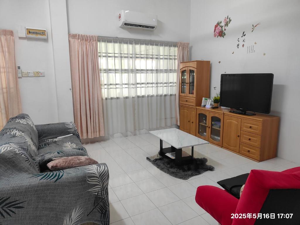 TV a/nebo společenská místnost v ubytování Yajju Homestay 雅居民宿