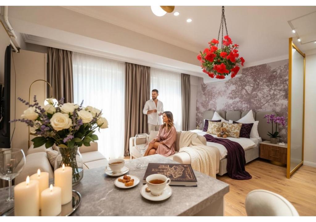 Postel nebo postele na pokoji v ubytování Modern Nature-Themed Studio by Blvd 16B7 with Tree Art - Pipera