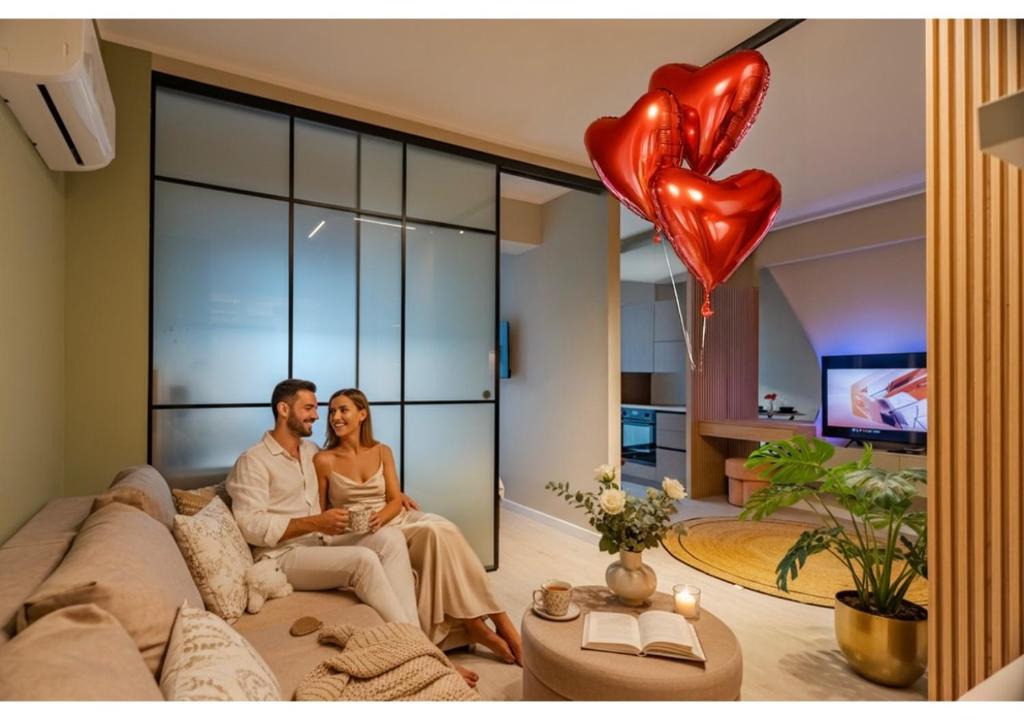 TV a/nebo společenská místnost v ubytování Own the Moment by Blvd 41B7 - Modern Cozy Apartment in Pipera