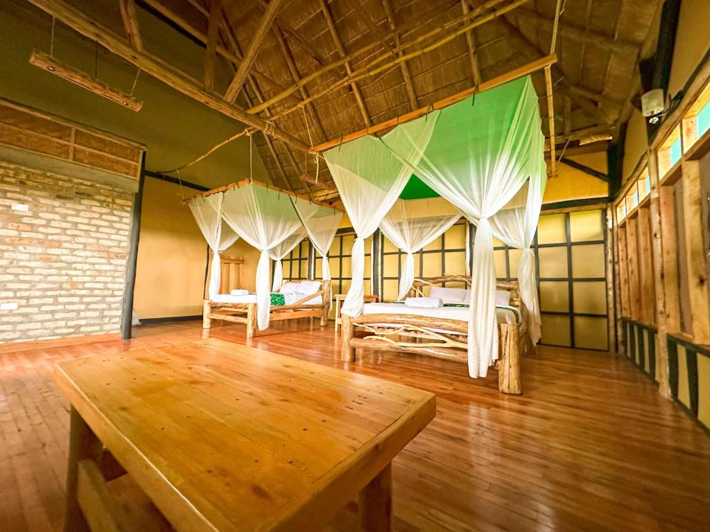 Ένα ή περισσότερα κρεβάτια σε δωμάτιο στο Egret safari lodge