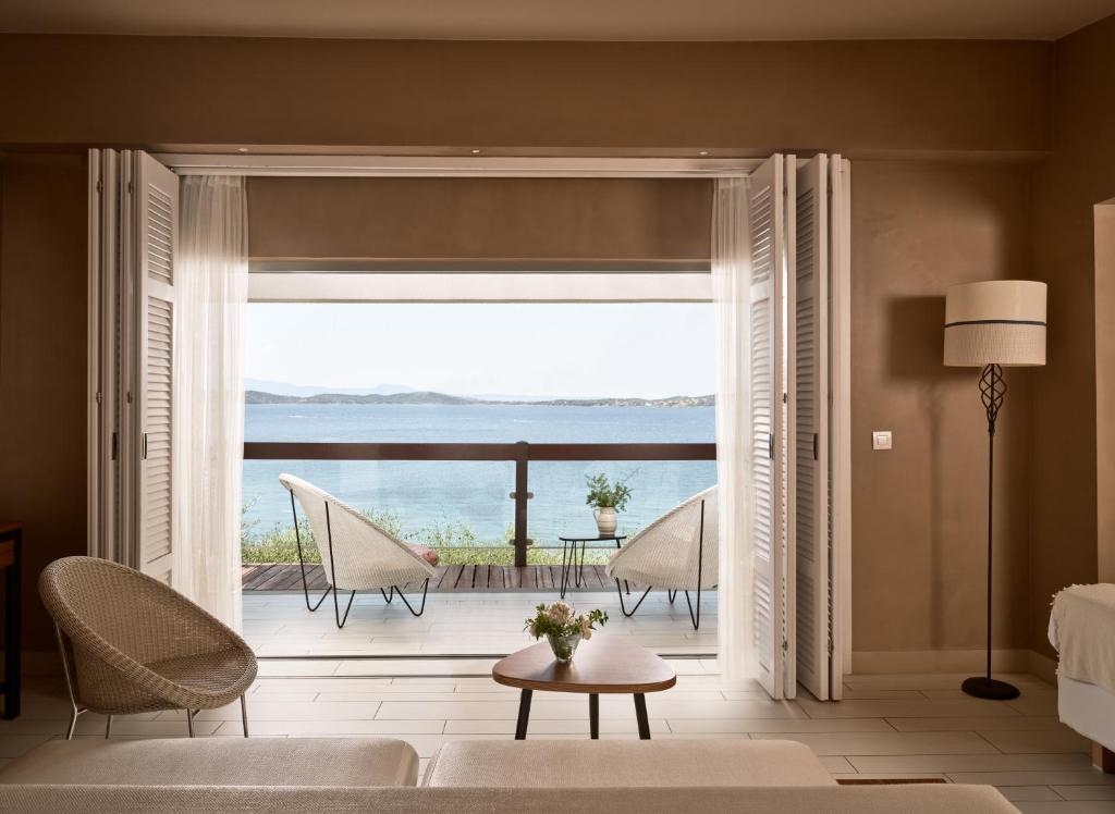 Eagles Palace - 