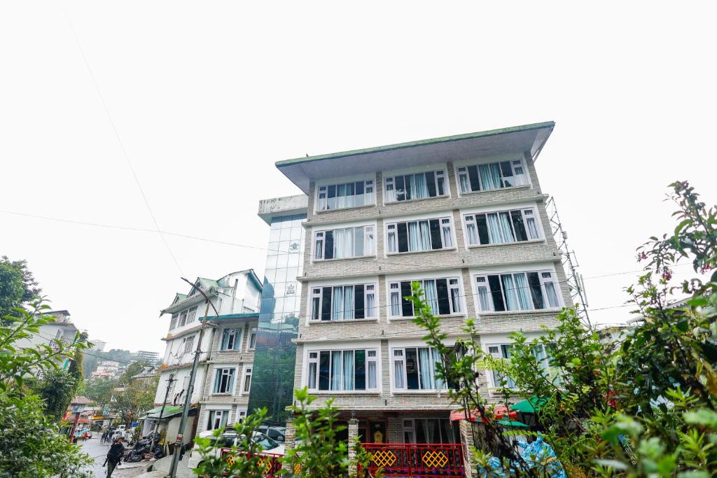 Tòa nhà nơi khách sạn tọa lạc