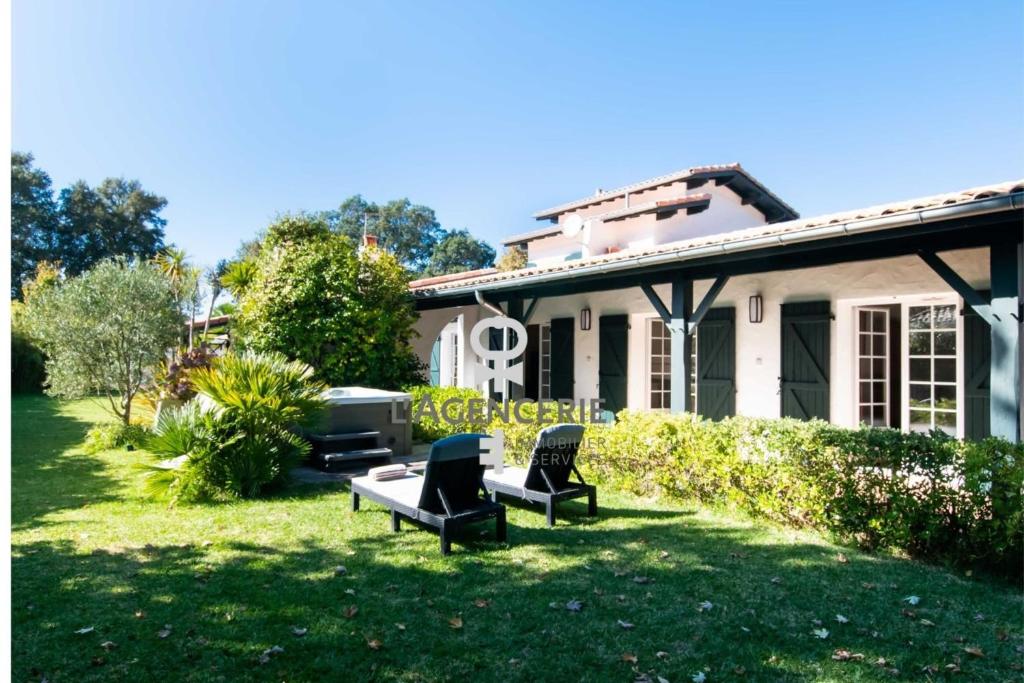 Zahrada ubytování Villa des Landes Villa de vacances à Seignosse pour 8 personnes