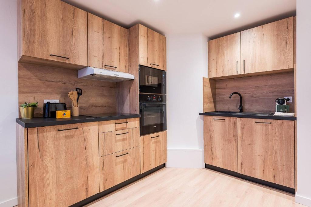 Kuchyň nebo kuchyňský kout v ubytování Duplex chic & cosy hyper centre
