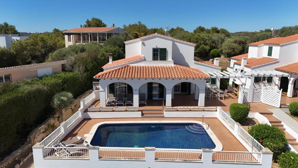 an aerial view of a house with a swimming pool at Villa Anita in Santo Tomás