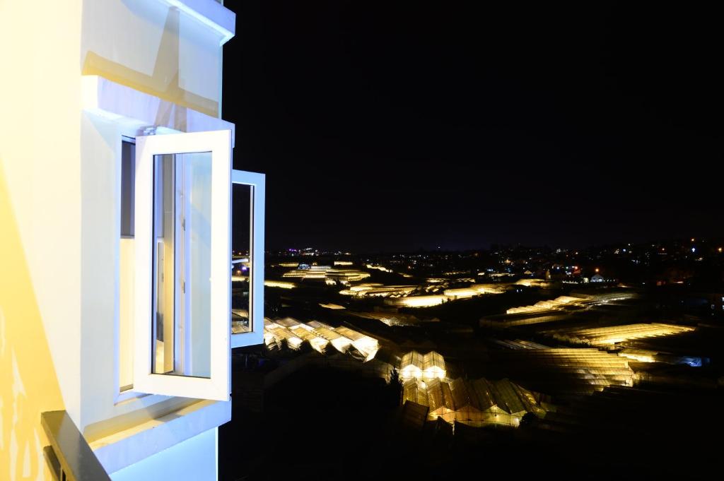 Suite Junior Giường Đôi Nhìn Ra Thành Phố