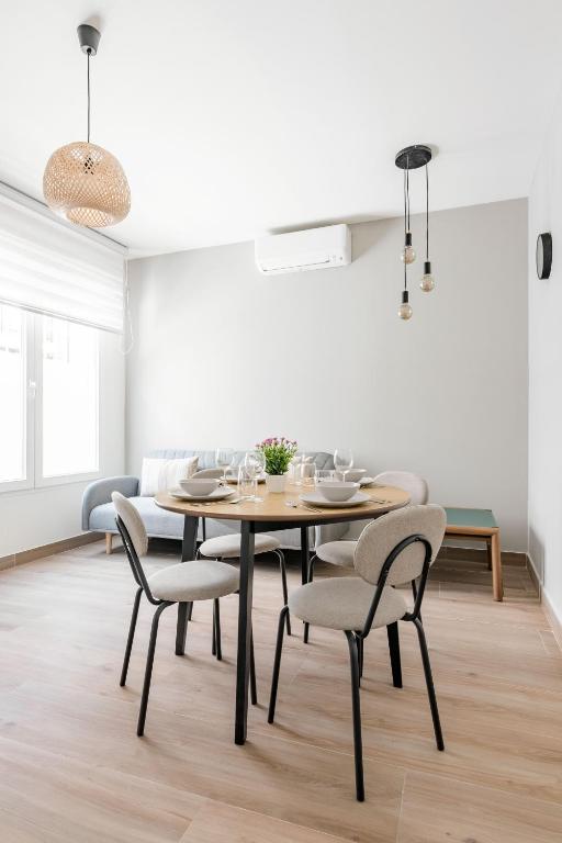 Casita Villaverde – 2-Bedroom House with Private Patio
