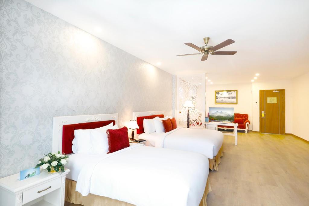 Suite Junior Cho 3 Người Nhìn Ra Thung Lũng