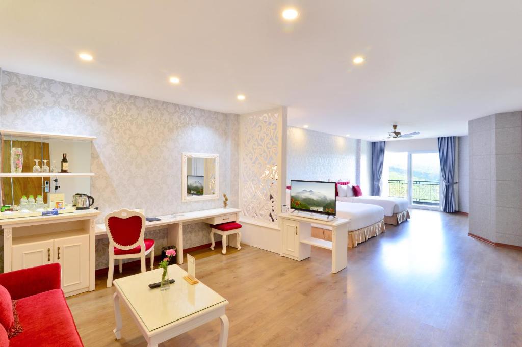 Suite Junior Cho 3 Người Nhìn Ra Thung Lũng