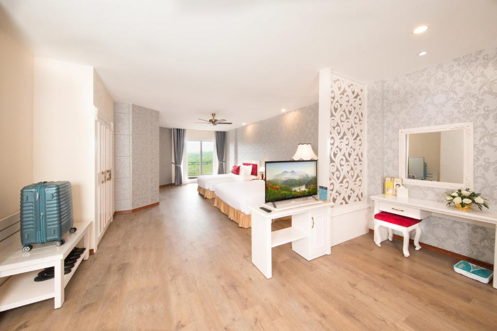 Suite Junior Cho 3 Người Nhìn Ra Thung Lũng