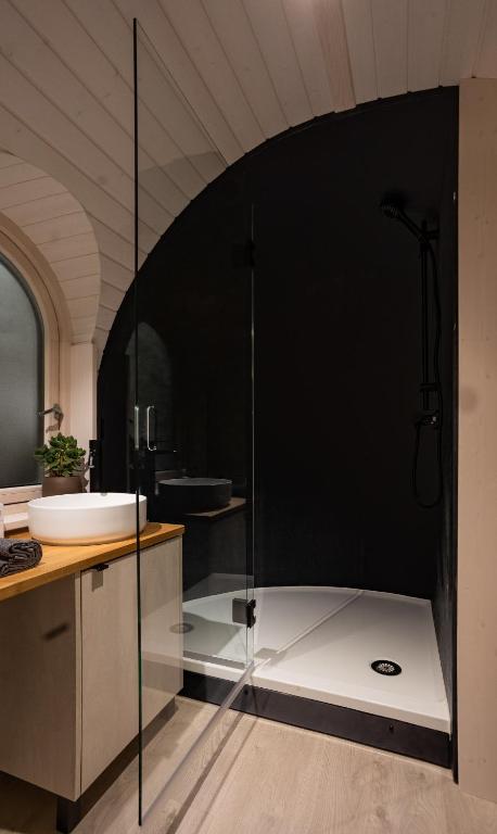 Feinheit Hotel & Restaurant, Tor zu Hunsrück und Mittelrhein! Mit Sauna Hot Tub und Gartensuite - Suite Met Uitzicht Op De Tuin