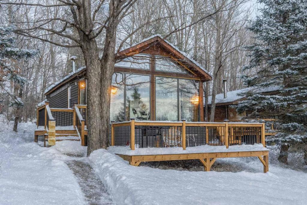 Το Lake Muskoka 2-bedroom Cottage - Pier 100 #50 τον χειμώνα