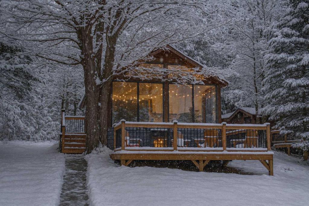 Το Lake Muskoka Deluxe 2-bdrm Cottage - Pier 100 #60 τον χειμώνα