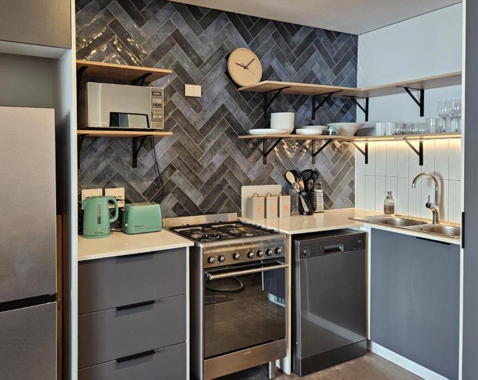 Køkken eller tekøkken på FOUR on O -Fluent Serviced Apartments