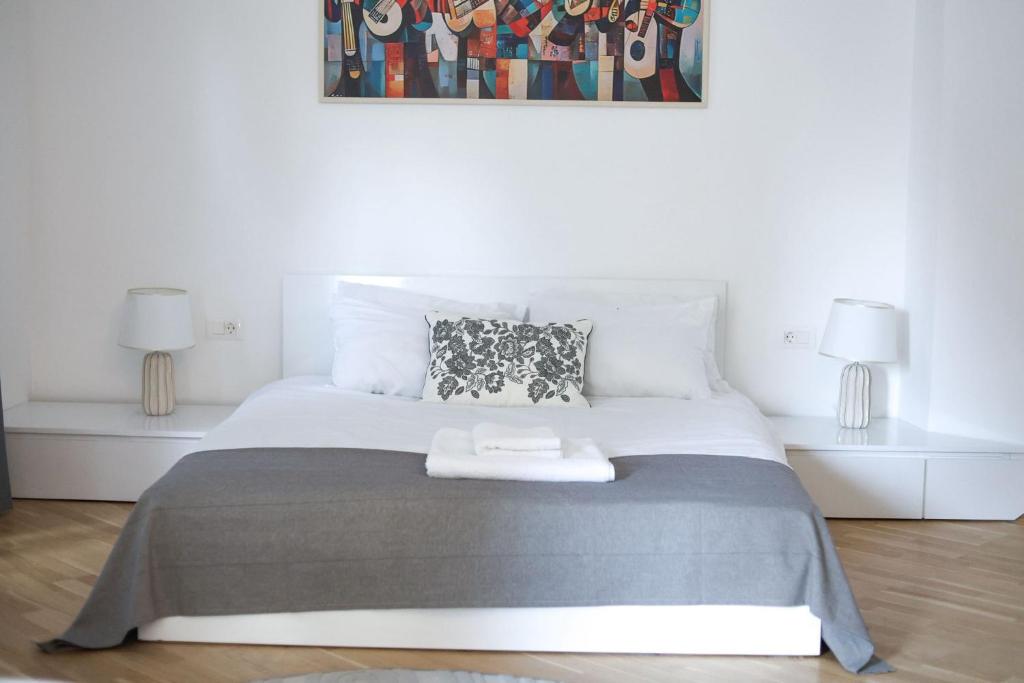 En eller flere senge i et værelse på Cvet Apartment 2