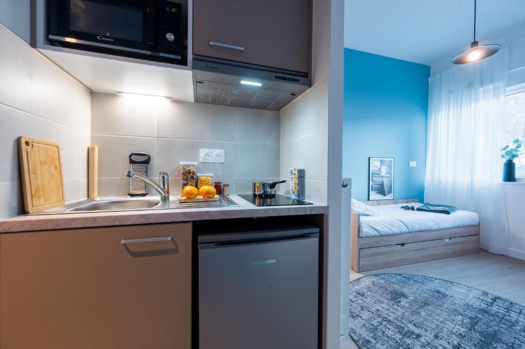 Nhà bếp/bếp nhỏ tại Nemea Appart Hotel Coeur Europe Strasbourg Illkirch