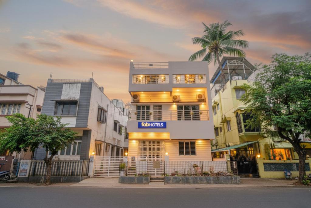 Tòa nhà nơi khách sạn tọa lạc