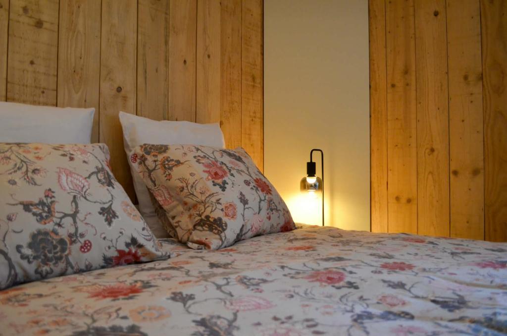 Ένα ή περισσότερα κρεβάτια σε δωμάτιο στο Le Relais d'Hubert