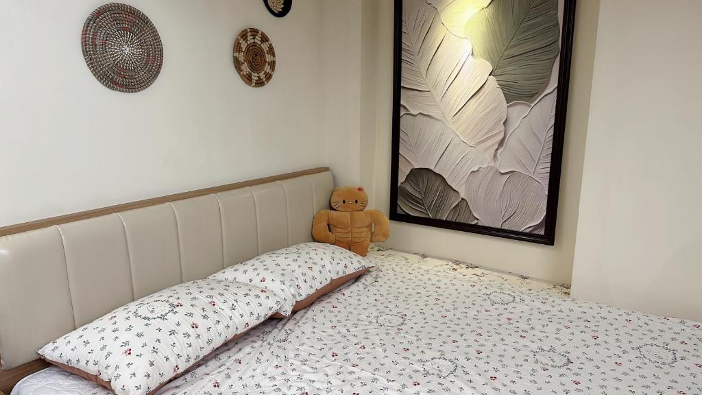 Postel nebo postele na pokoji v ubytování Hanoi An - 1'walk to Hoan Kiem lake - Hanoi Center