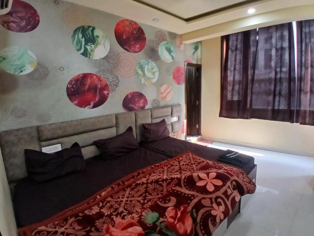 Postel nebo postele na pokoji v ubytování Agam homestay- Few steps walk From Golden Temple