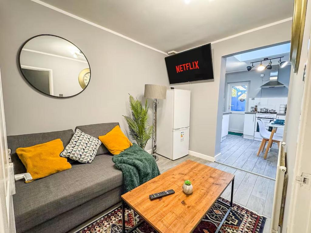 Η κουζίνα ή μικρή κουζίνα στο Charming 3BR in Oxford Centre