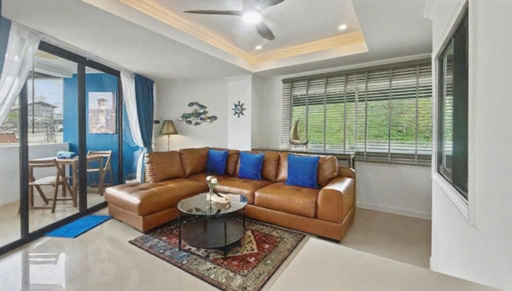 Χώρος καθιστικού στο Palace - Spacious 1 bedroom Condo with shared Pool