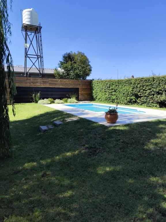 Swimmingpoolen hos eller tæt på Los Cardos