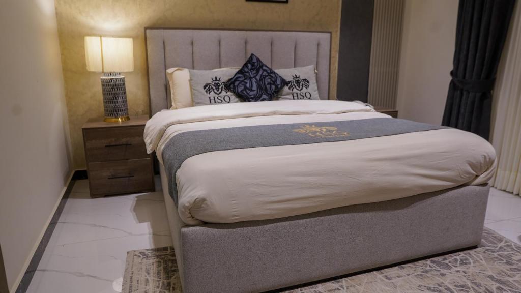 En eller flere senge i et værelse på HSQ Towers