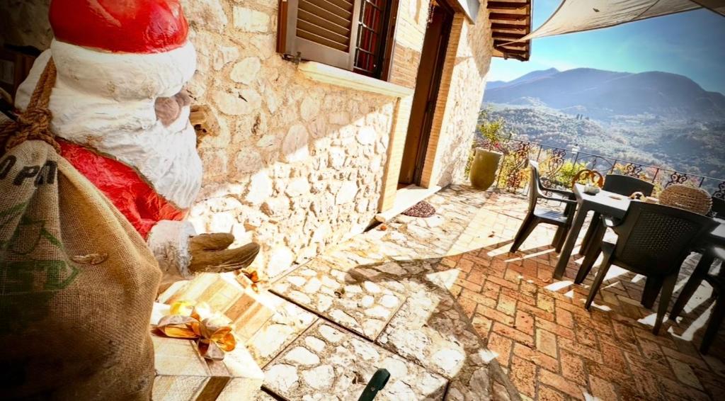 Nespecifikovaný výhled na hory nebo výhled na hory při pohledu z vily