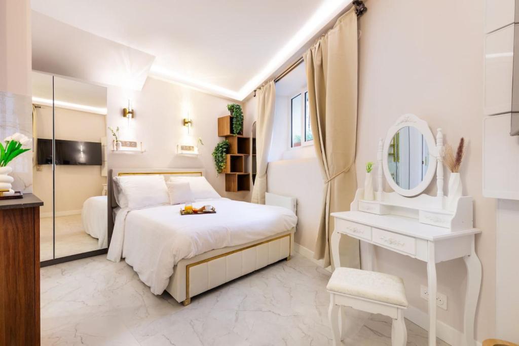 En eller flere senge i et værelse på Magnifique studio Montmartre avec Clim et Jacuzzi