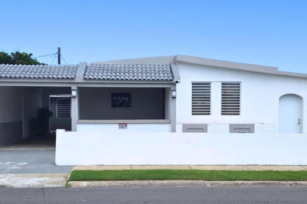 Το κτήριο όπου στεγάζεται  η παραθεριστική κατοικία