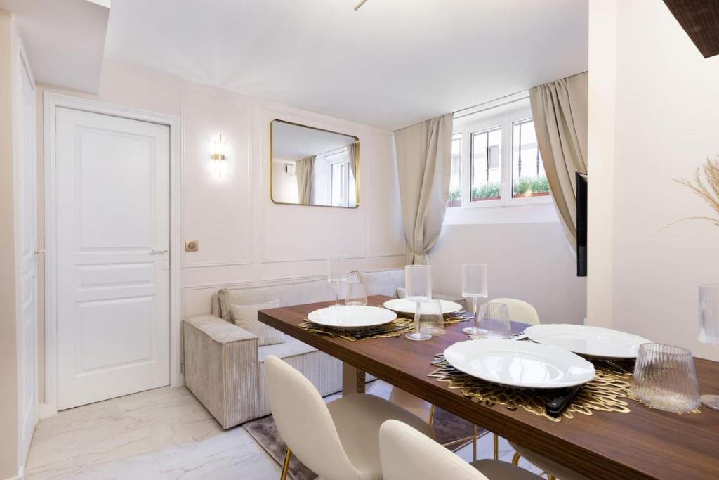Cosy et chic appartement climatise a Montmartre