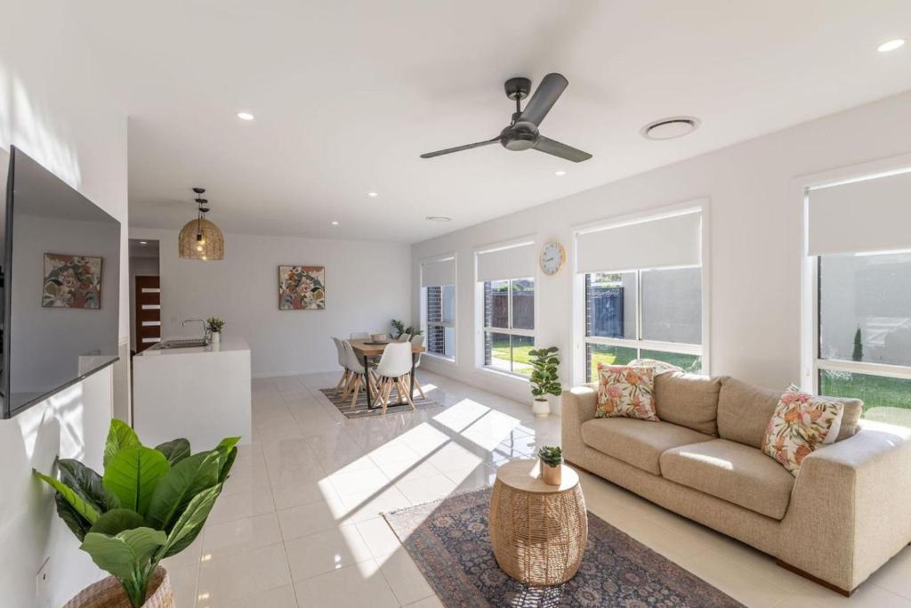 Телевизор и/или развлекательный центр в Lavender and Olive