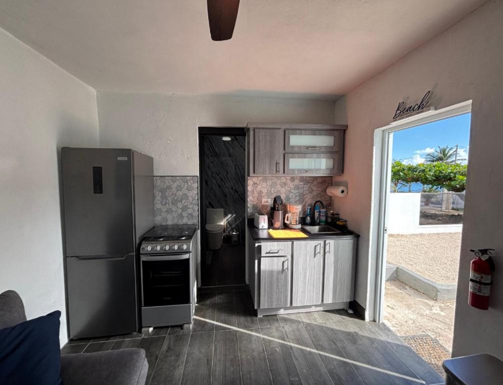 Η κουζίνα ή μικρή κουζίνα στο Lane Oceanview Villa - Casita