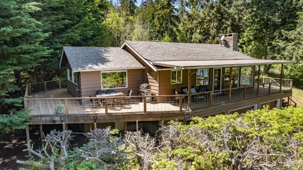 Κήπος έξω από το Eagles Watch by AvantStay Large Deck w Views