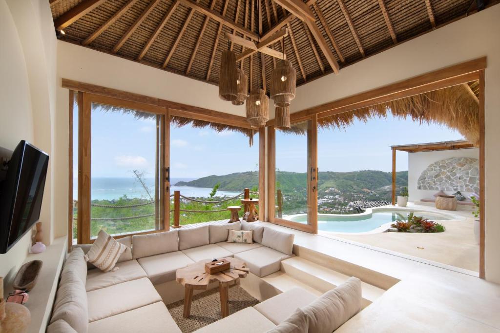 gần biển Oceanfront villa Nha Trang