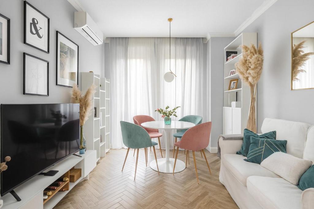 The Boutique Houses - Tram 14 Direct to Duomo - Tortona Design Apartment with Balcony - Milan City Center