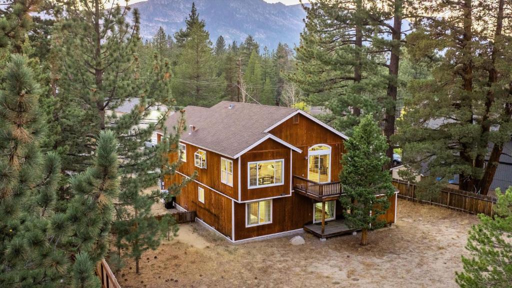 an overhead view of a house in the woods at Blitzen by AvantStay Pet-Friendly Tahoe Retreat Near Heavenly Ski Resort in South Lake Tahoe