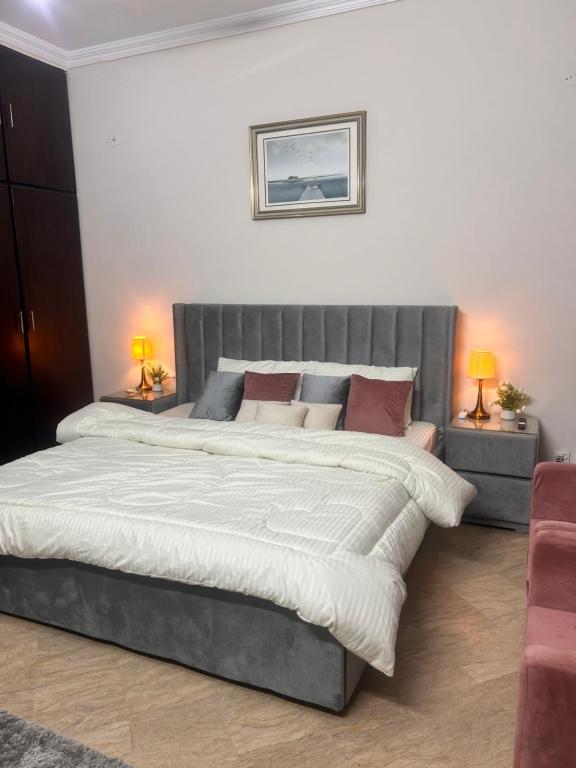 Postel nebo postele na pokoji v ubytování Mohib Home Stay