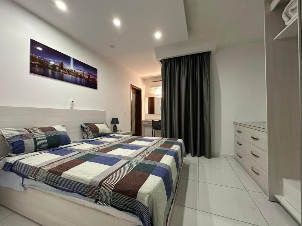 Postel nebo postele na pokoji v ubytování Gzira Cozy Stay Apartment