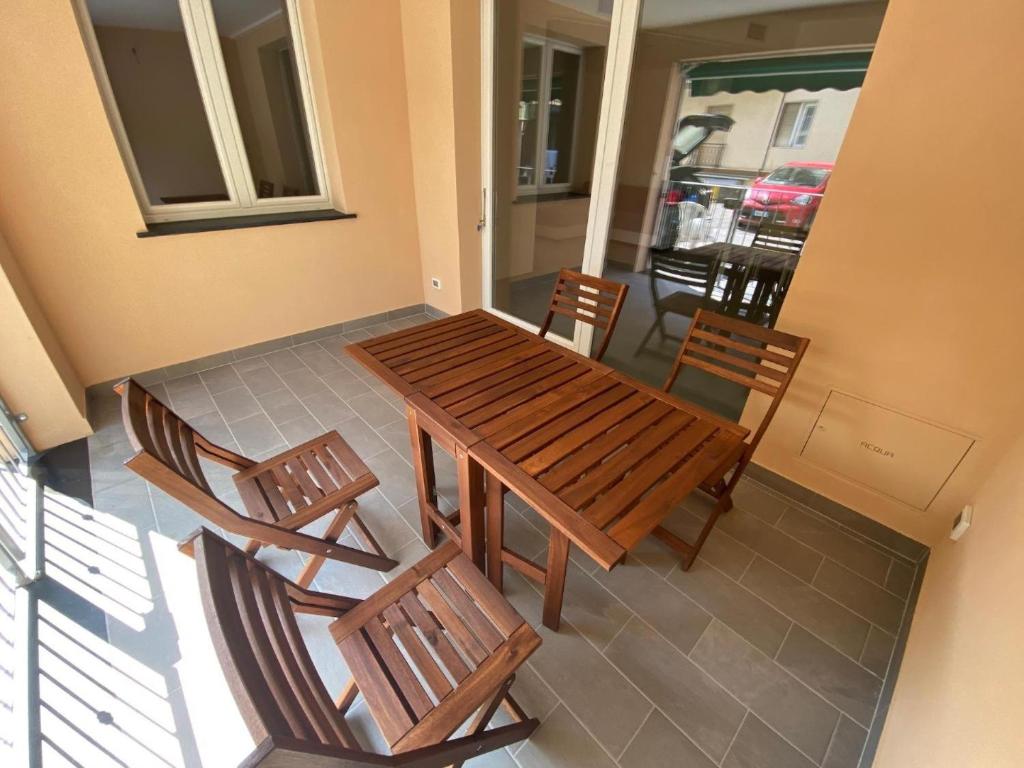 an overhead view of a wooden table and chairs on a balcony at Sea House Superior in Pietra Ligure