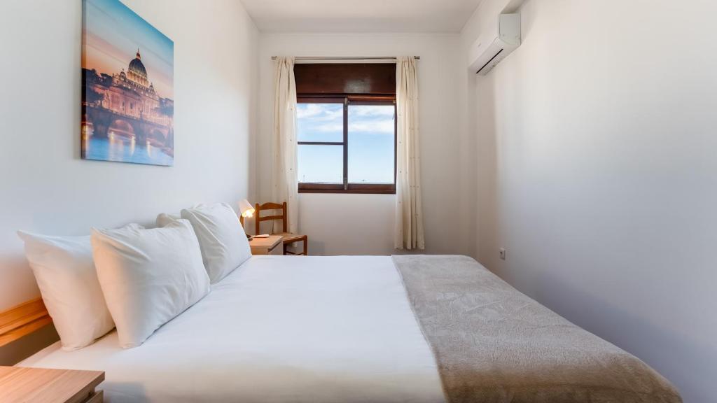 Cosy 3Bdr Flat near University by LovelyStay