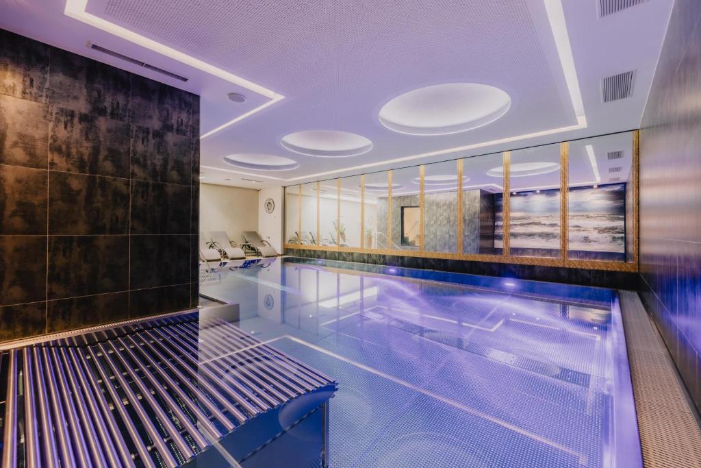 a swimming pool with a bench in the middle at ... mein romantisches Hotel Toalstock in Fiss