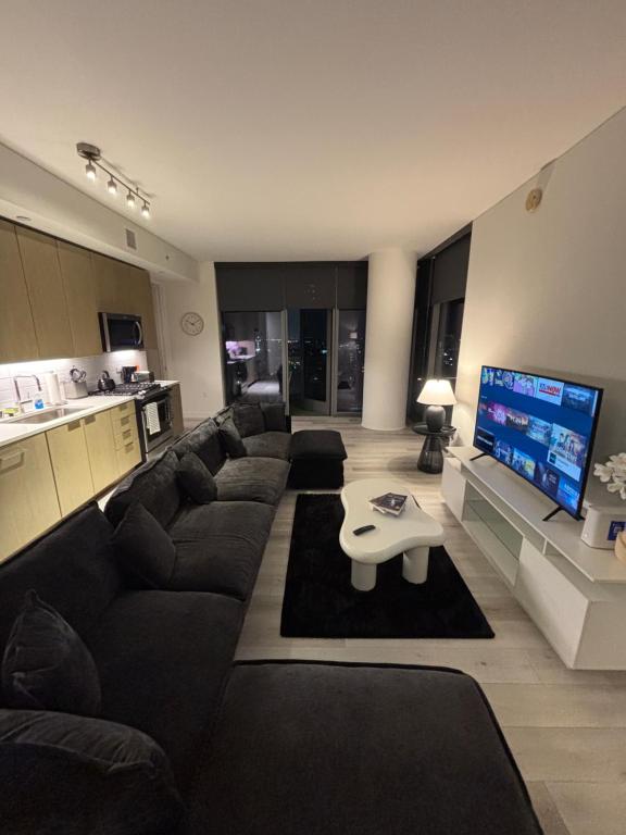 TV/trung tâm giải trí tại 1BR located DTLA!!