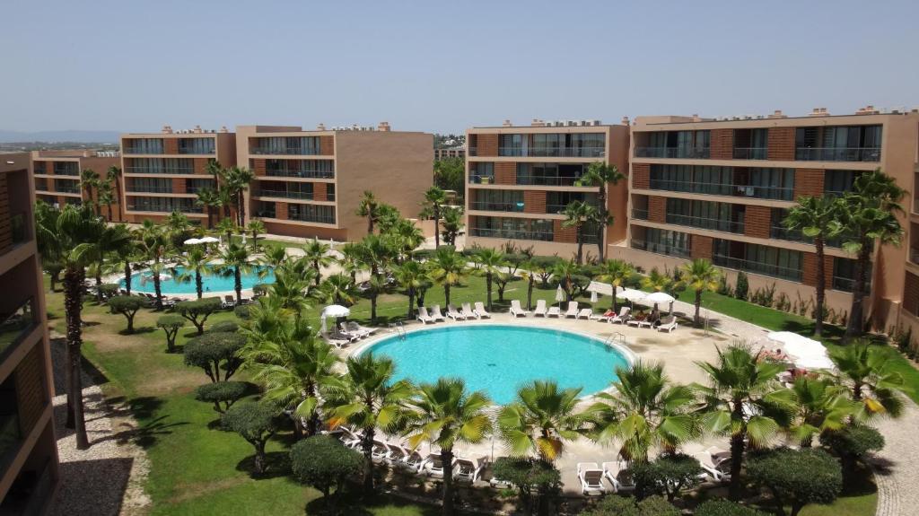 an overhead view of the pool at a resort at Herdade dos Salgados - Vila das Lagoas - Private Apartaments in Albufeira