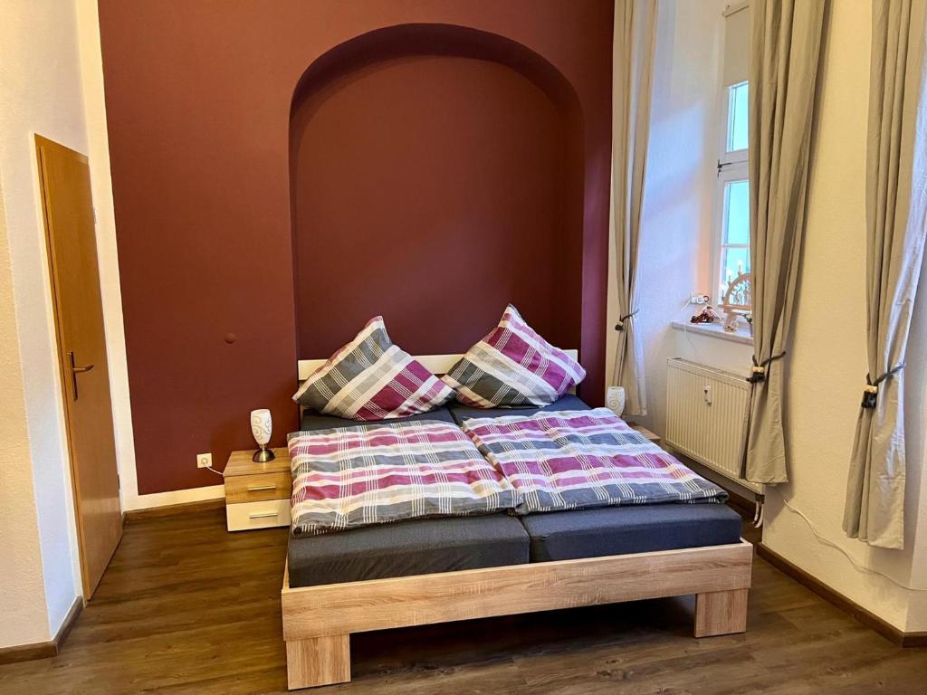 Ένα ή περισσότερα κρεβάτια σε δωμάτιο στο Ferienwohnung Goldener Hirsch