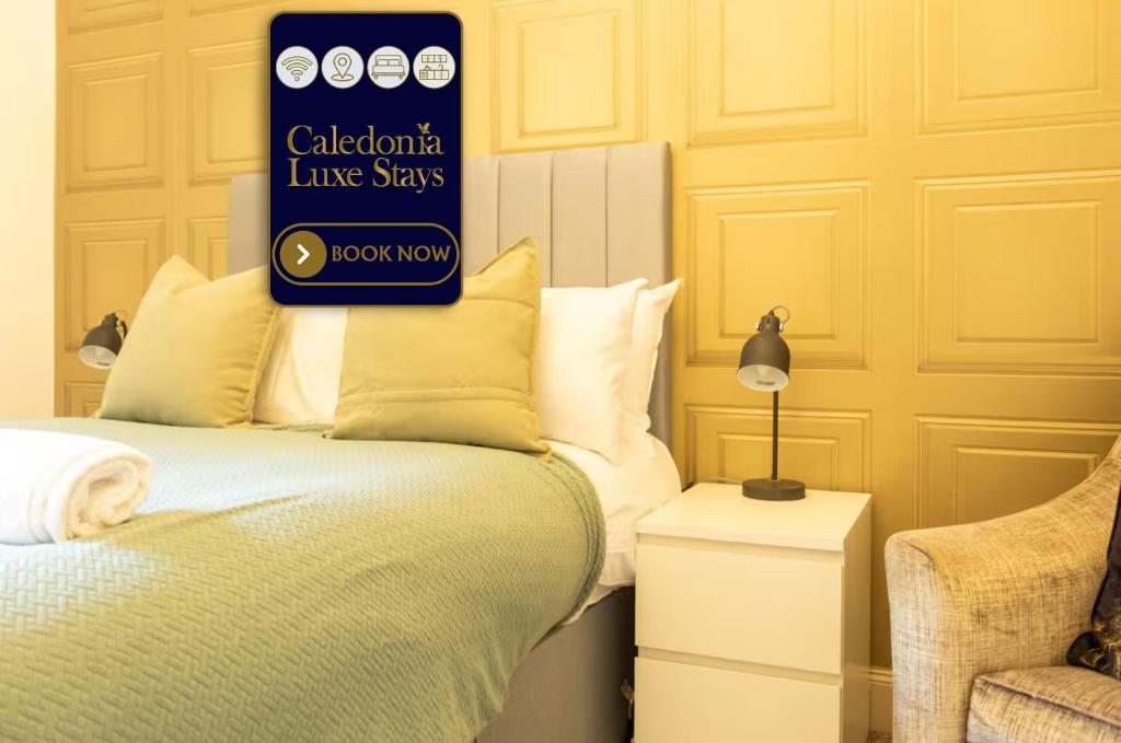 Postel nebo postele na pokoji v ubytování Renton Apartment