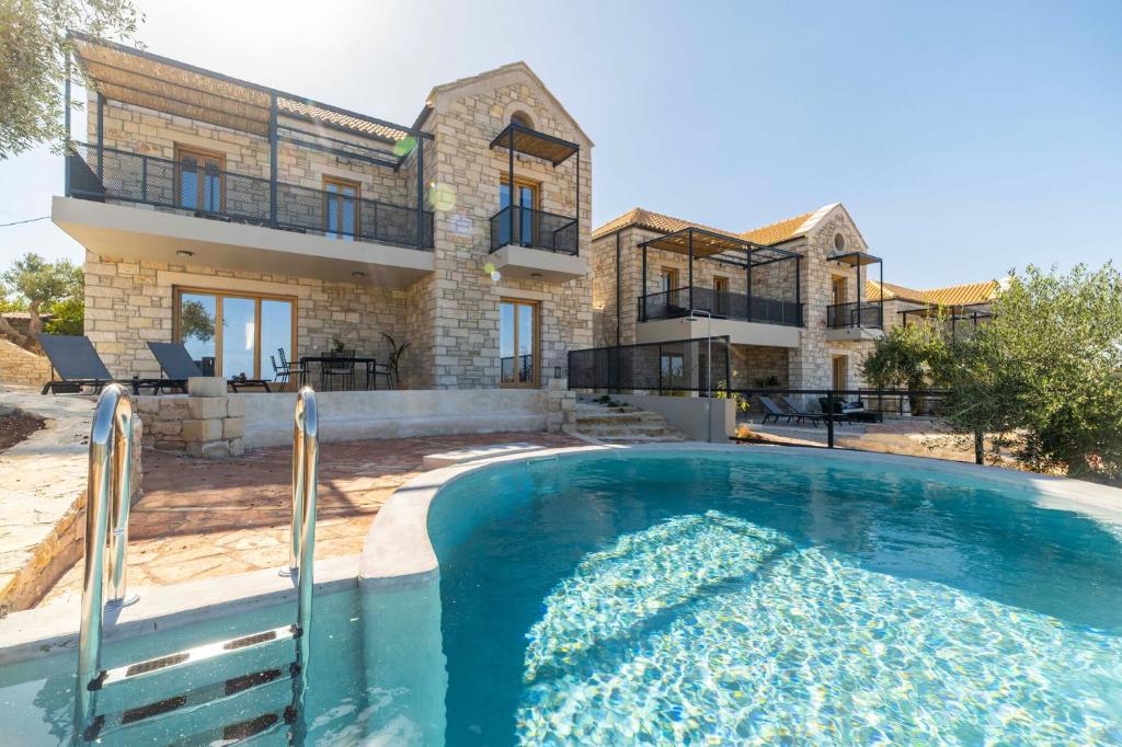 Swimmingpoolen hos eller tæt på Villa Lavidona by PosarelliVillas