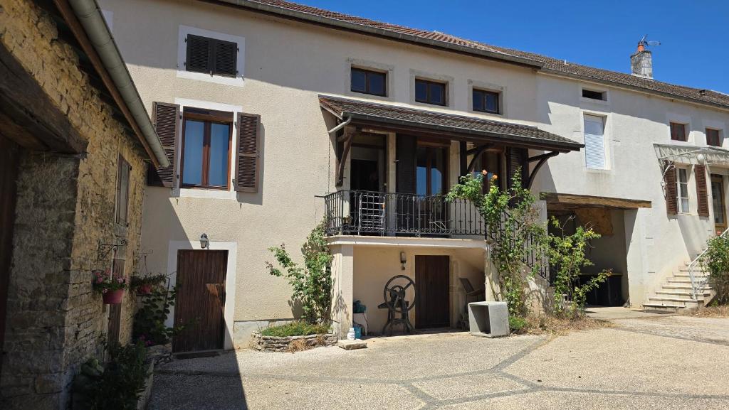 Το κτήριο όπου στεγάζεται  η παραθεριστική κατοικία