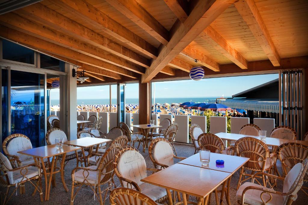 A restaurant or other place to eat at Hotel Playa e Mare Nostrum